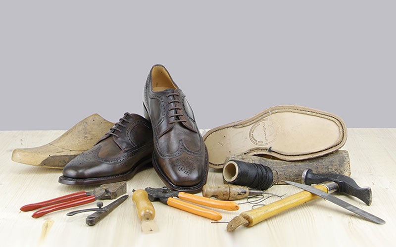 Perchè costruire a mano scarpe e borse nel ventunesimo secolo?